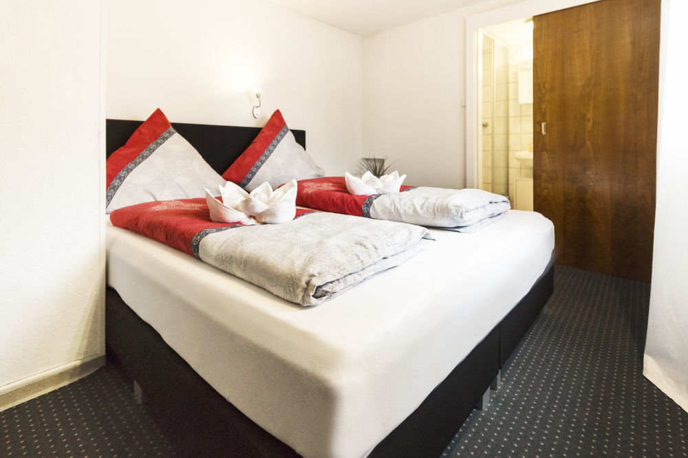 City Hotel Diez Bagian luar foto