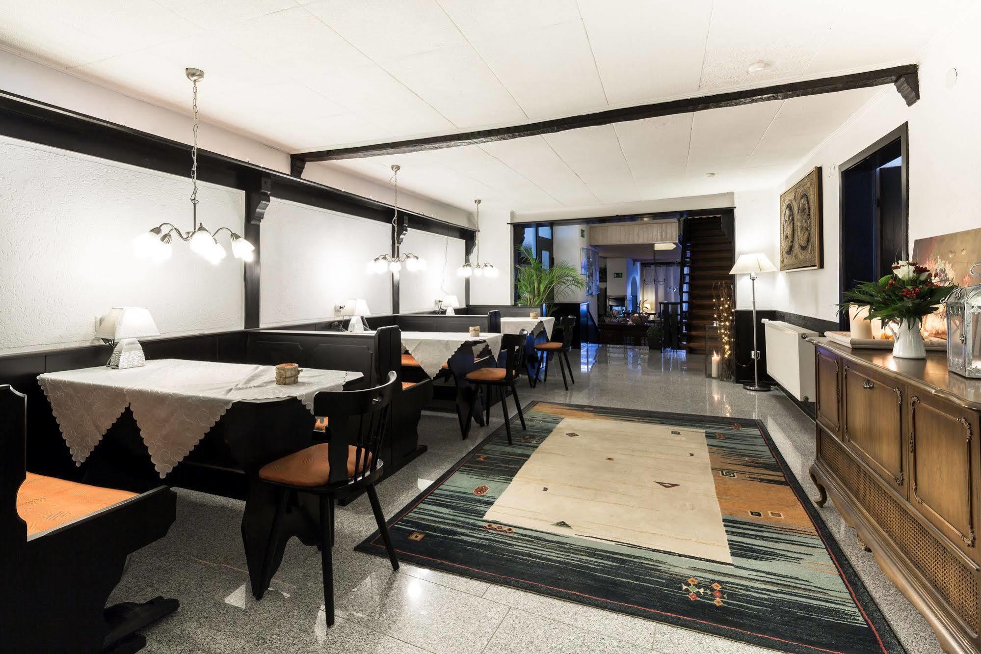 City Hotel Diez Bagian luar foto