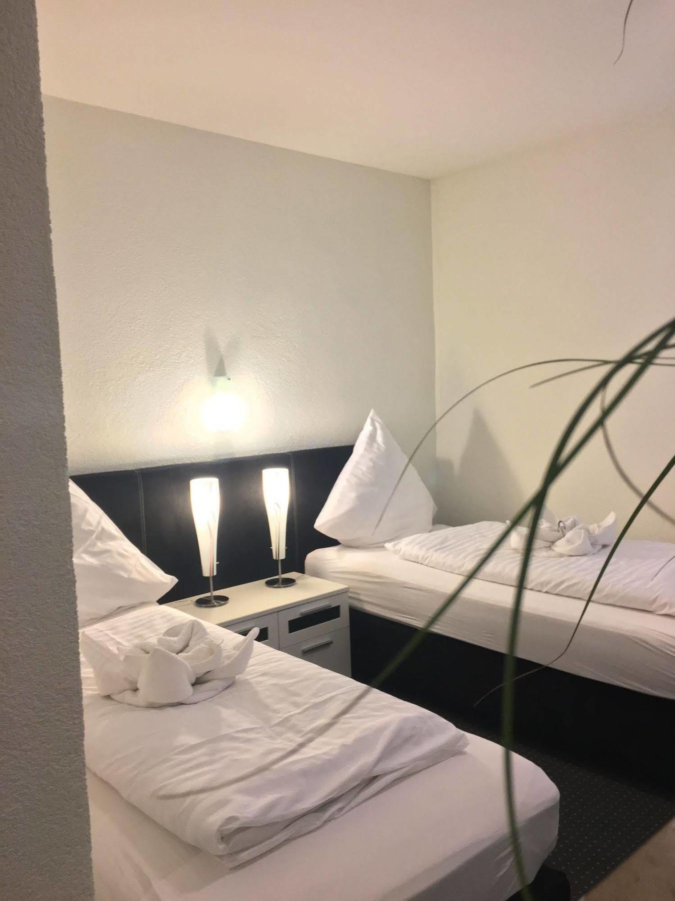 City Hotel Diez Bagian luar foto