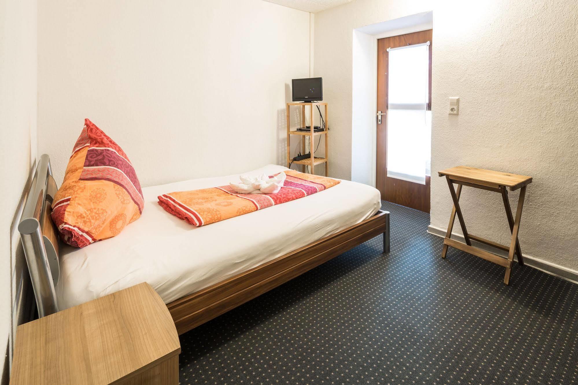 City Hotel Diez Bagian luar foto