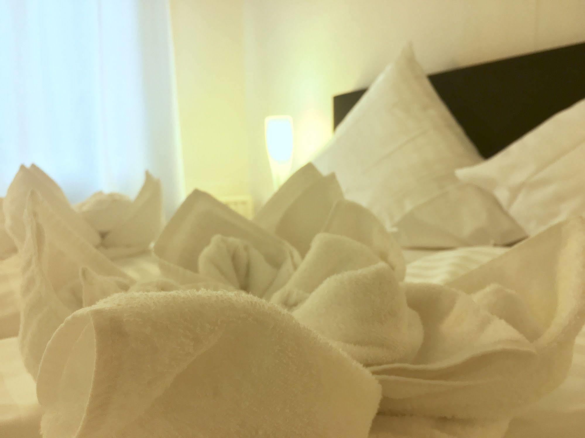 City Hotel Diez Bagian luar foto