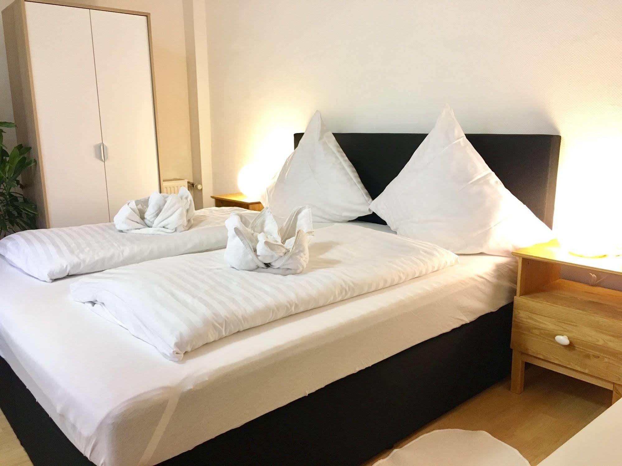 City Hotel Diez Bagian luar foto