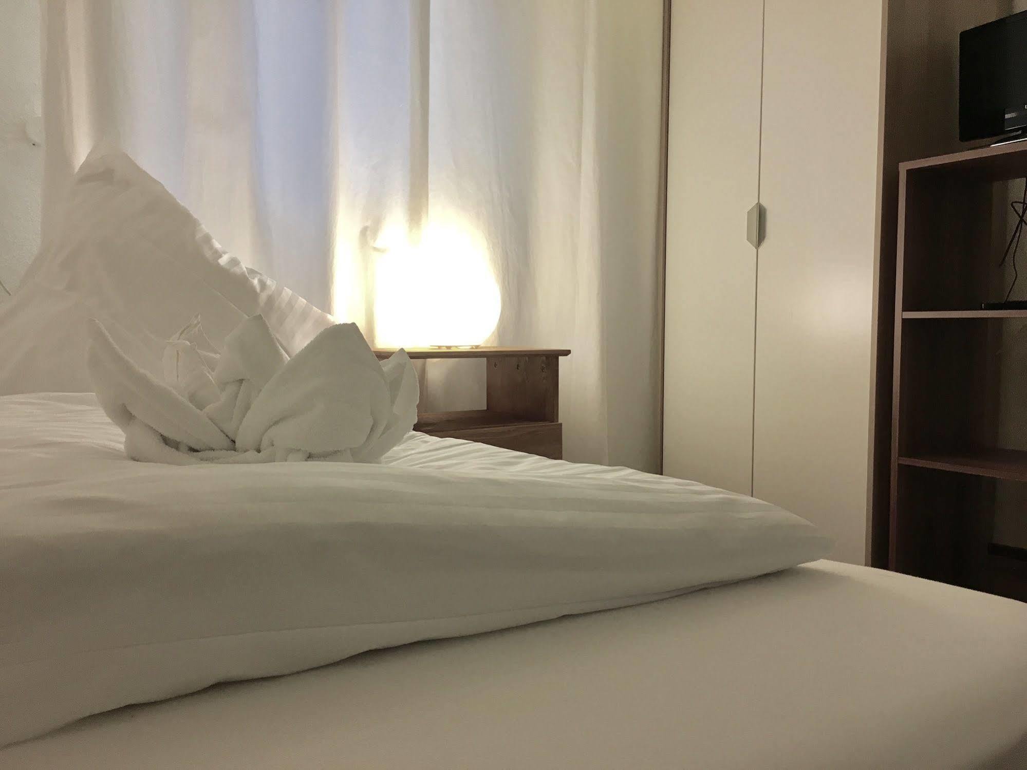 City Hotel Diez Bagian luar foto