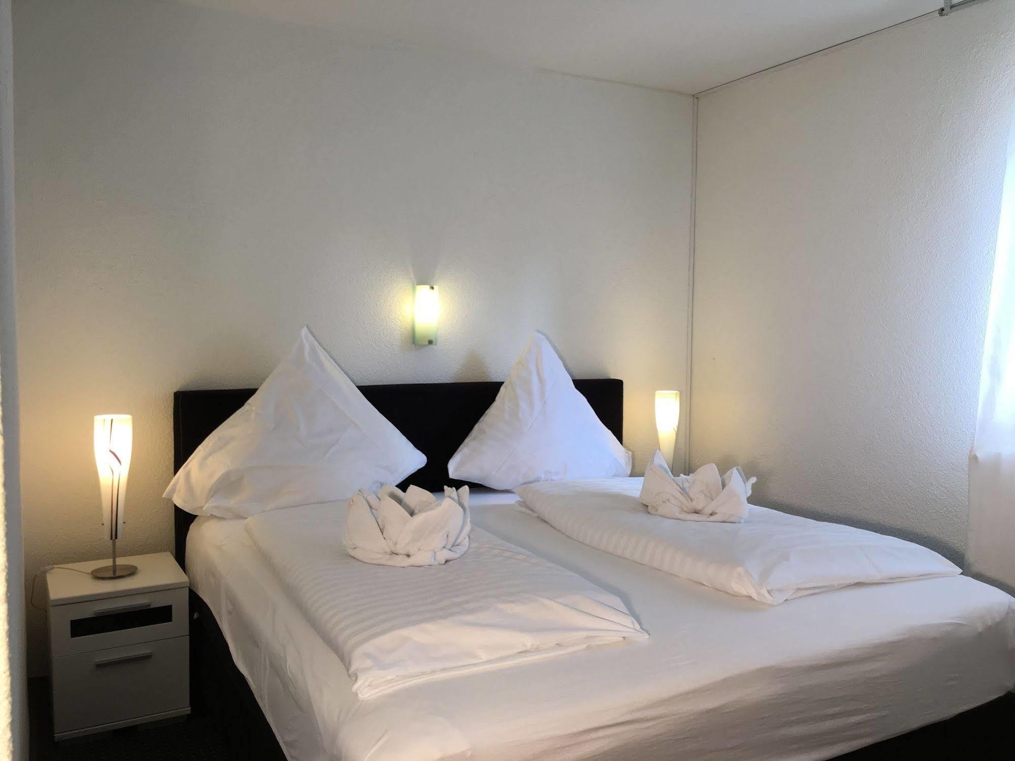 City Hotel Diez Bagian luar foto