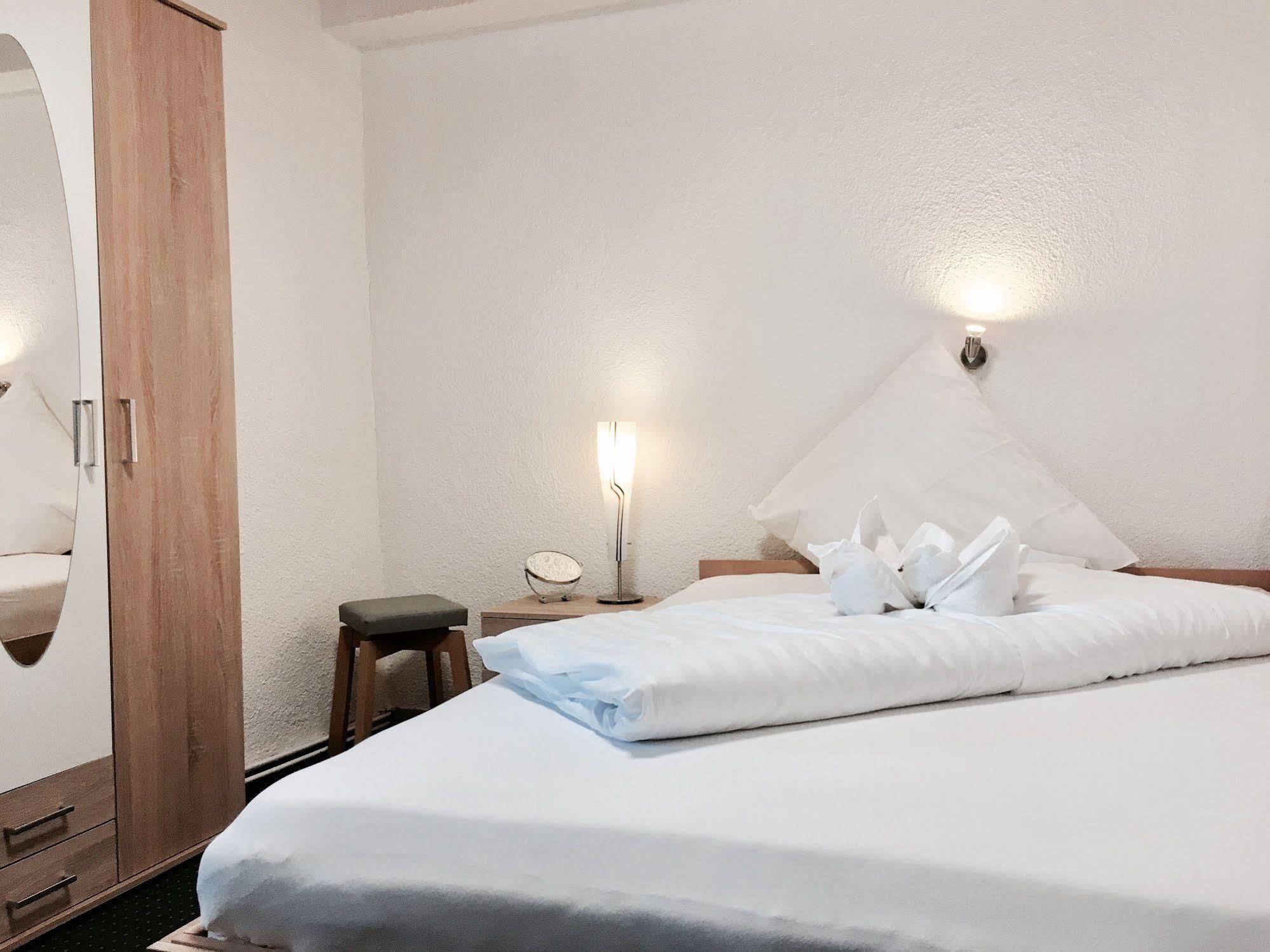 City Hotel Diez Bagian luar foto