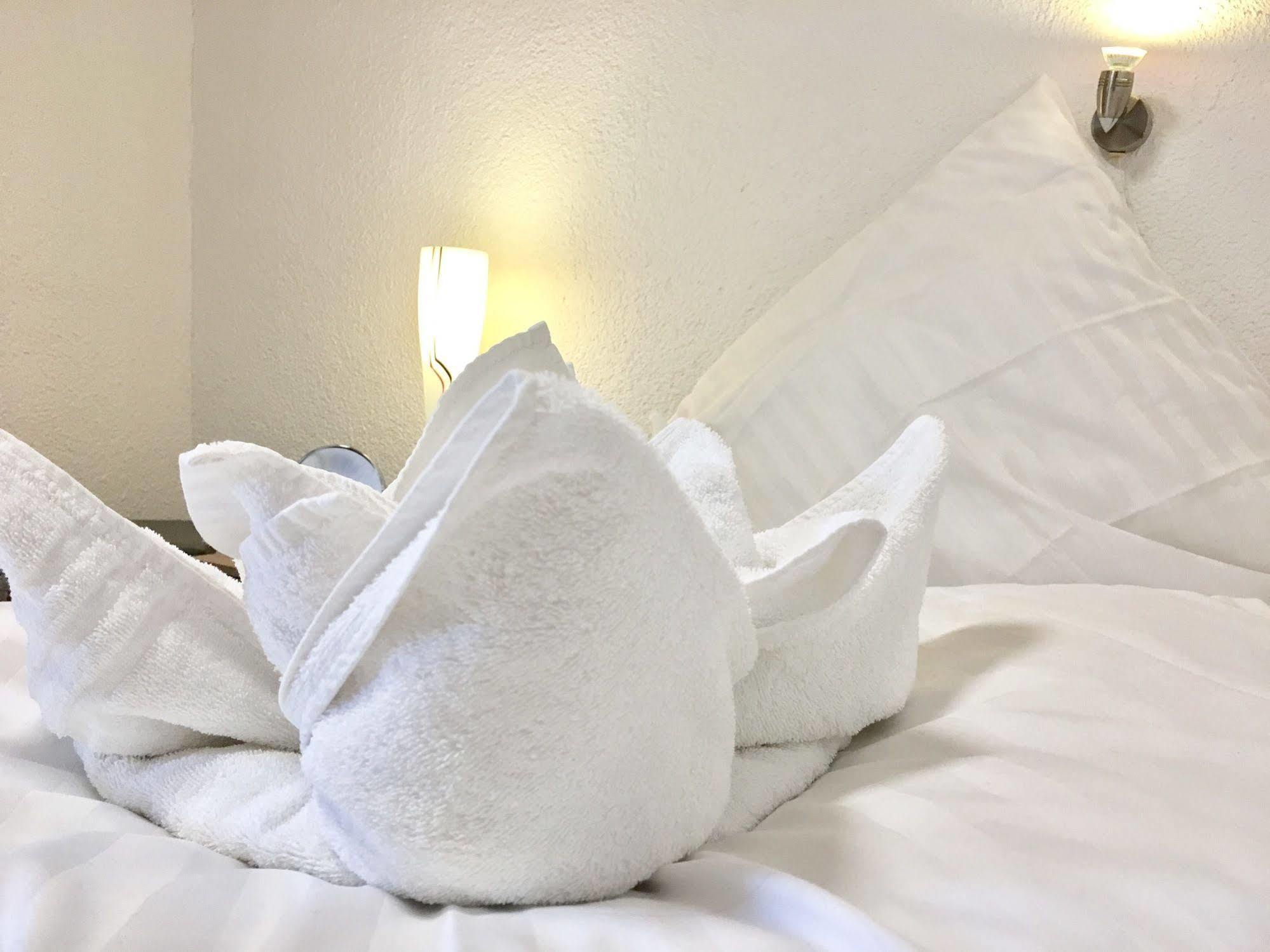City Hotel Diez Bagian luar foto