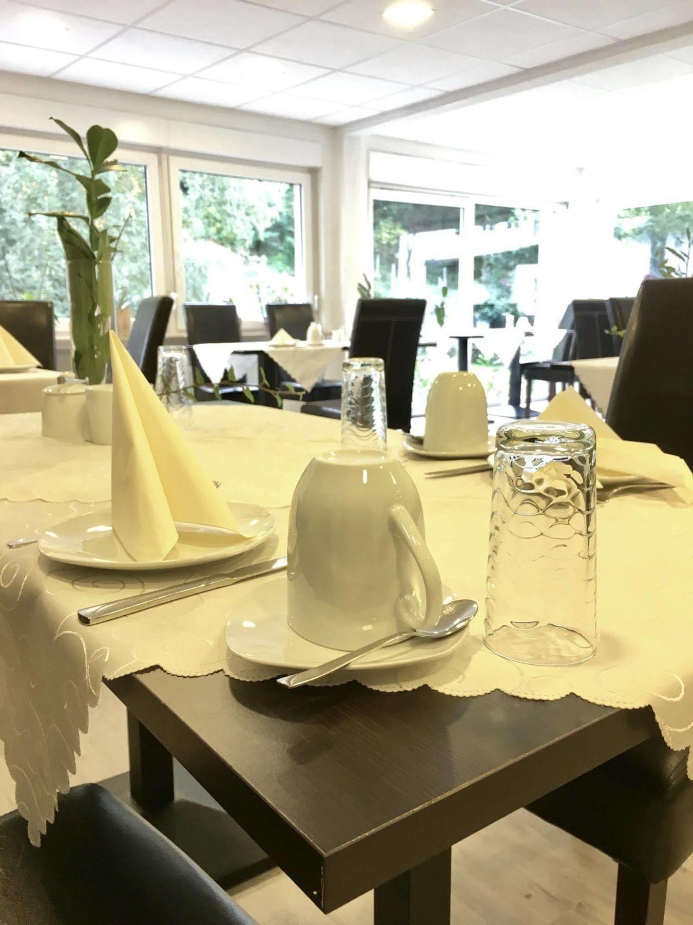 City Hotel Diez Bagian luar foto