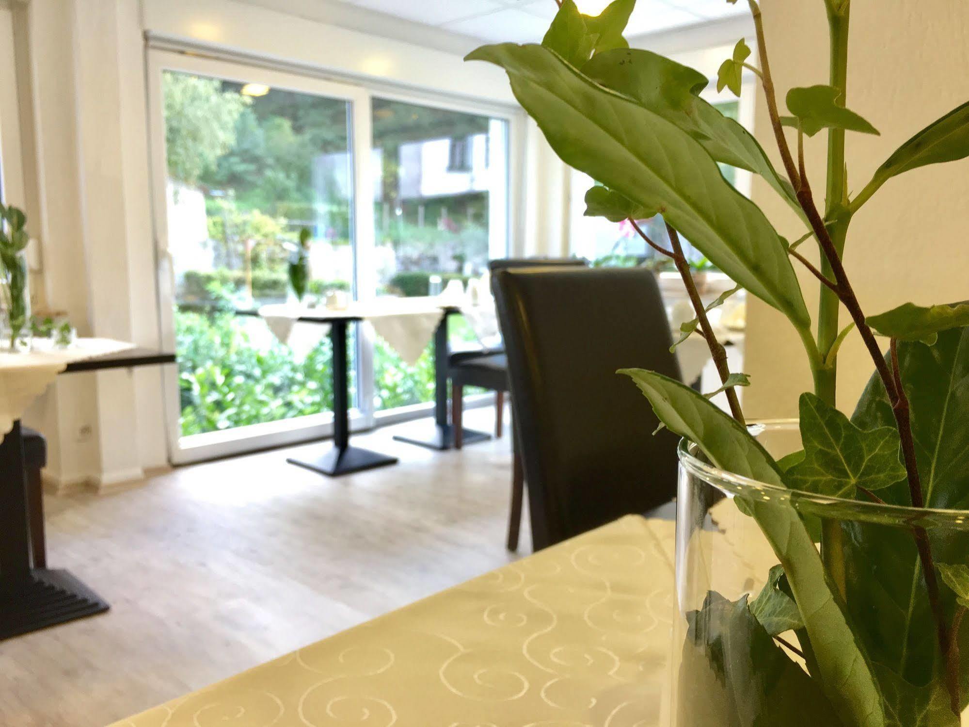 City Hotel Diez Bagian luar foto