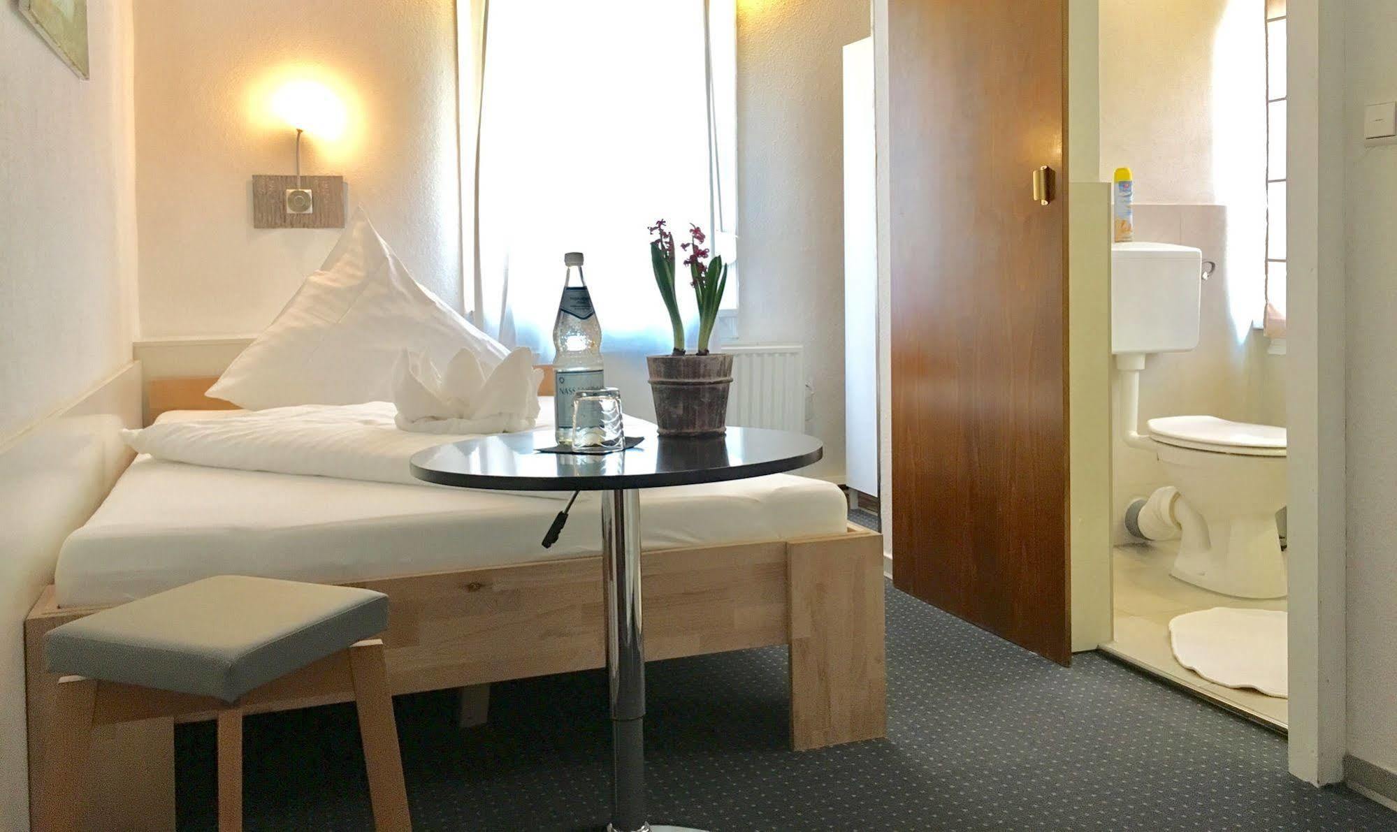 City Hotel Diez Bagian luar foto